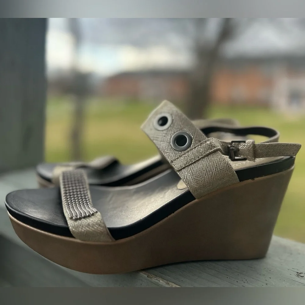 DONALD PLINER 8 Elevated Modern Jerri Leather Platform Wedge Sandal Gold Pewter